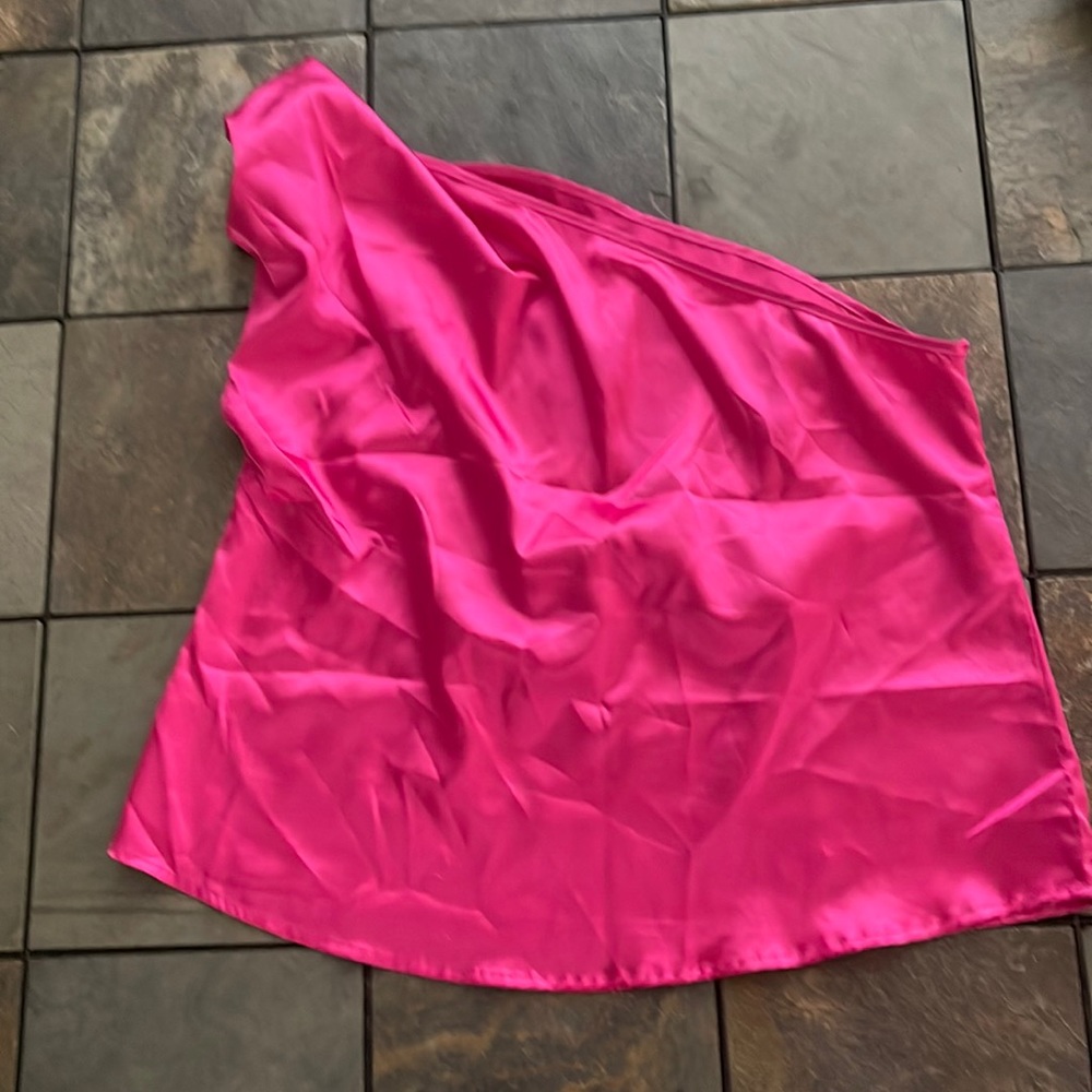 Silky pink one shoulder top!